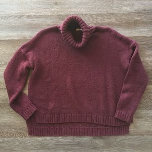 Old Navy Turtle Neck Sweater Women’s Size Medium Maroon Oversized High Low